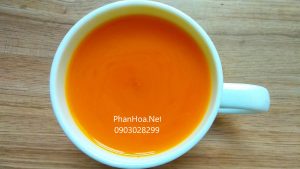 Uống phấn hoa với nước ấm
