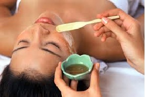 Mật ong trị mụn giúp làn da mịn màng